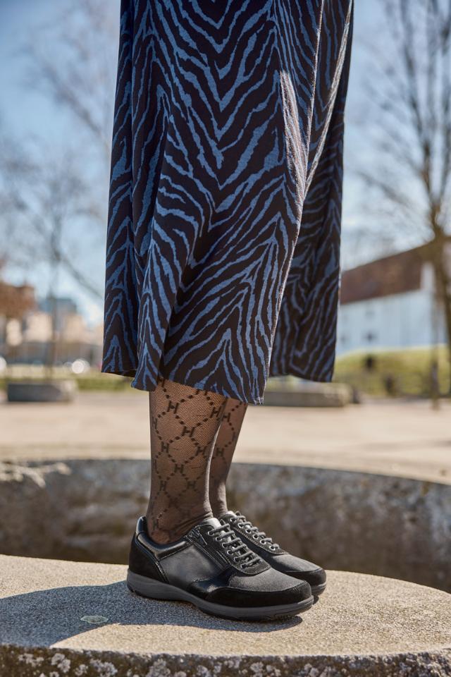 Shoe with lace, zipper and OrthoStretch®
