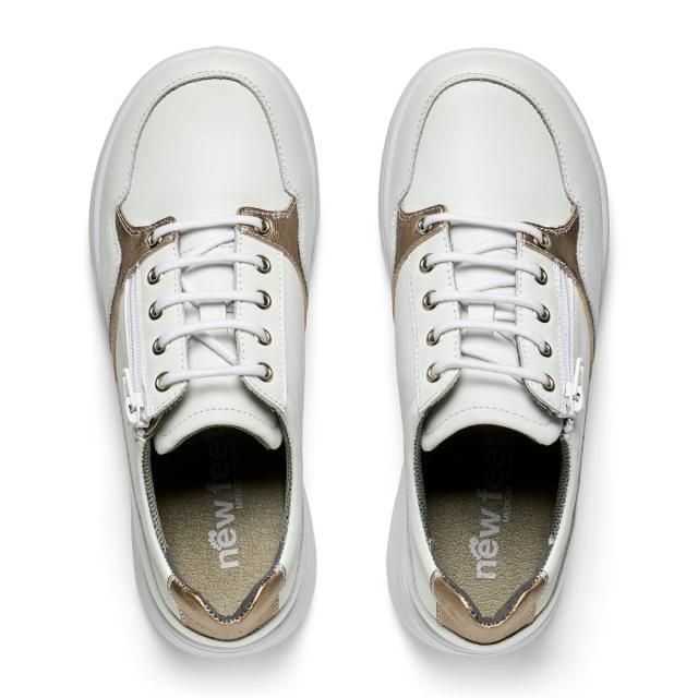 Sporty women´s shoe with lace and zip