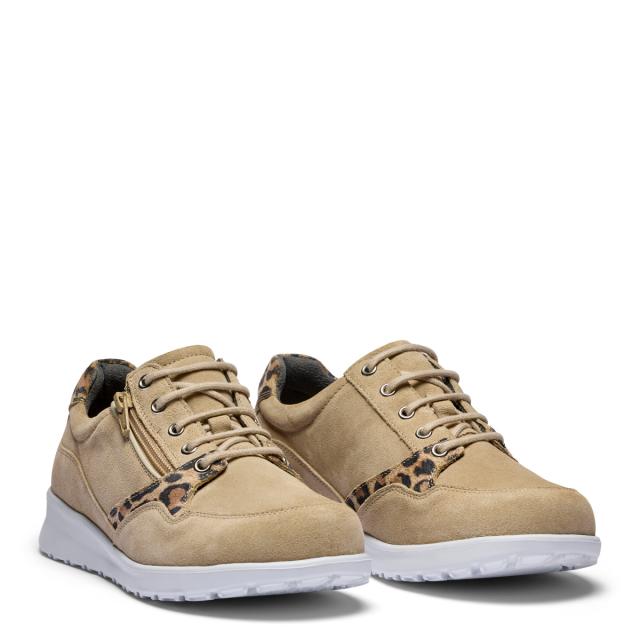 Sporty women´s shoe with lace and zip