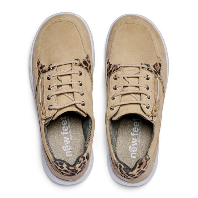 Sporty women´s shoe with lace and zip