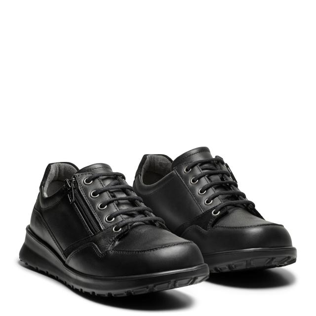 Sporty women´s shoe with lace and zip