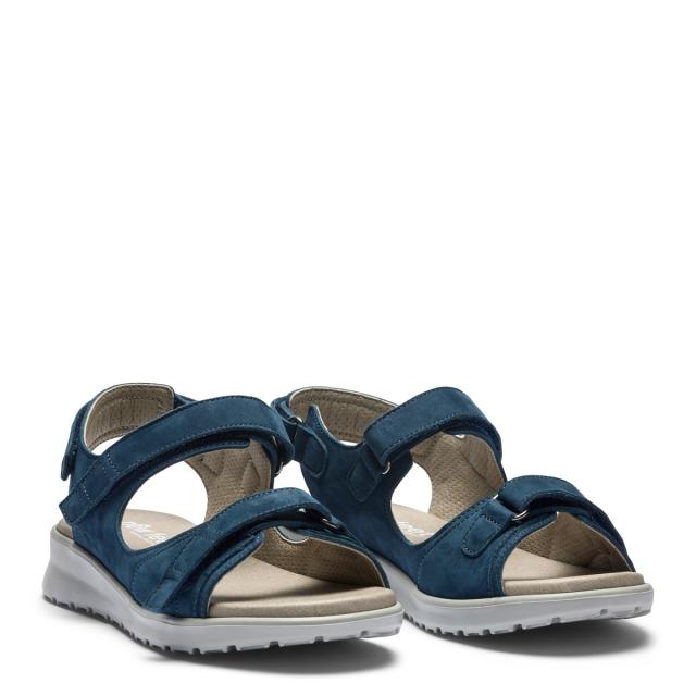Women's sandal with adjustable straps and an adjustable heel strap