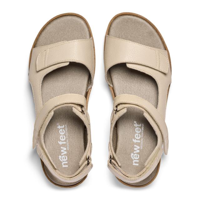 Women's sandal with multiple adjustment options
