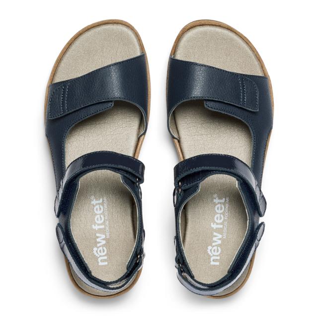 Women's sandal with multiple adjustment options