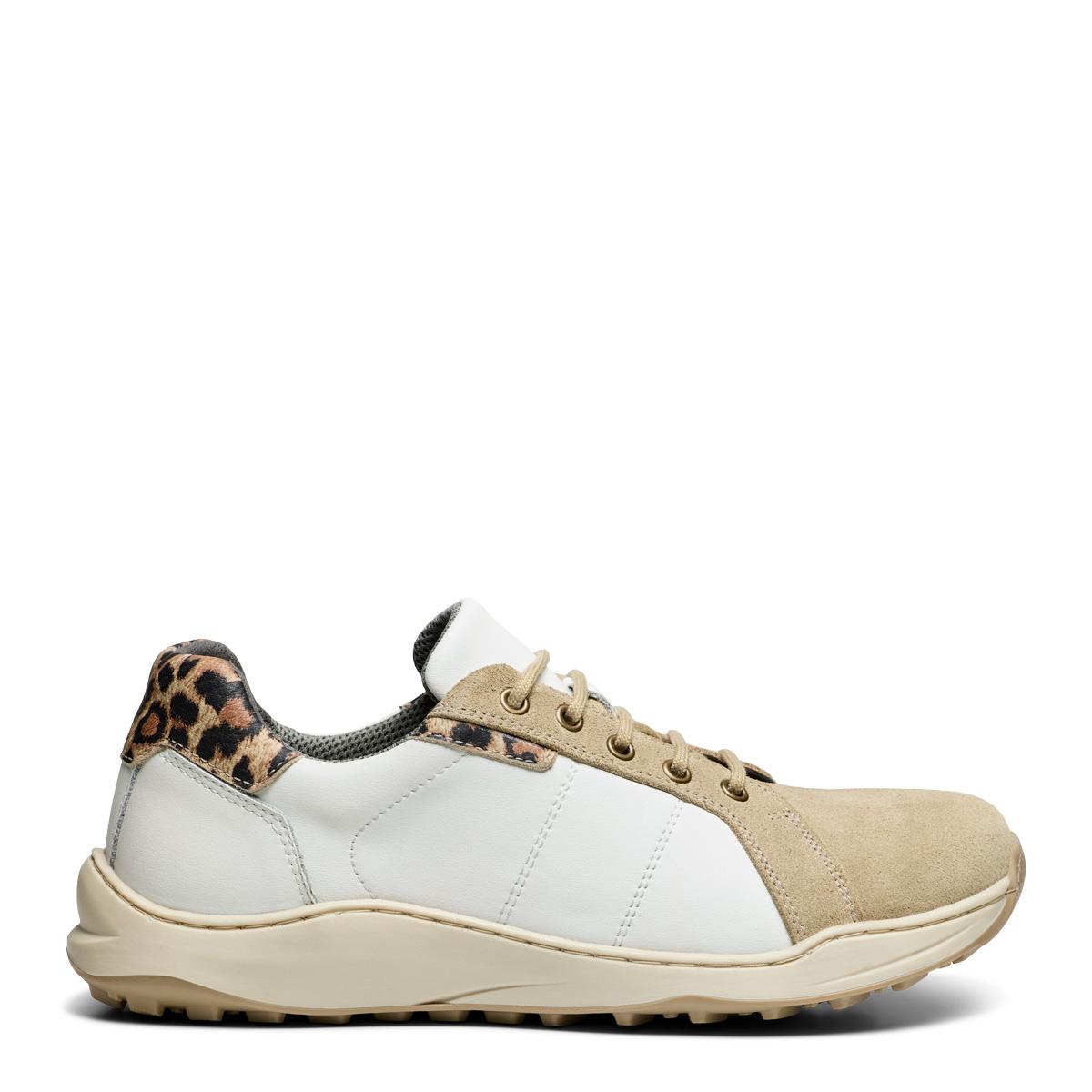 Sporty women´s shoe with lace