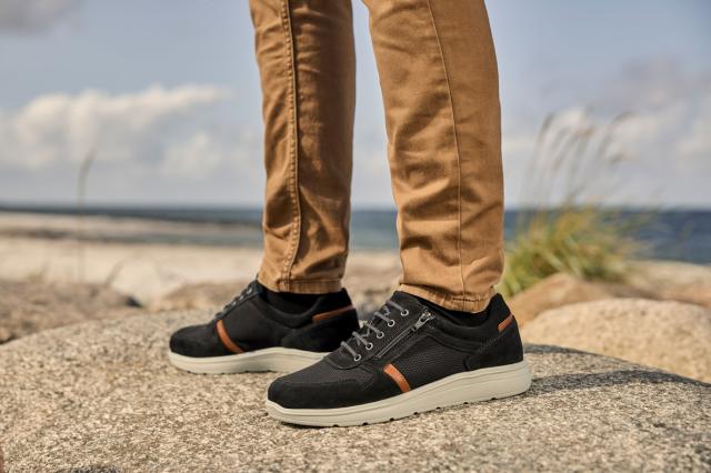 Men´s shoe with lace and zip