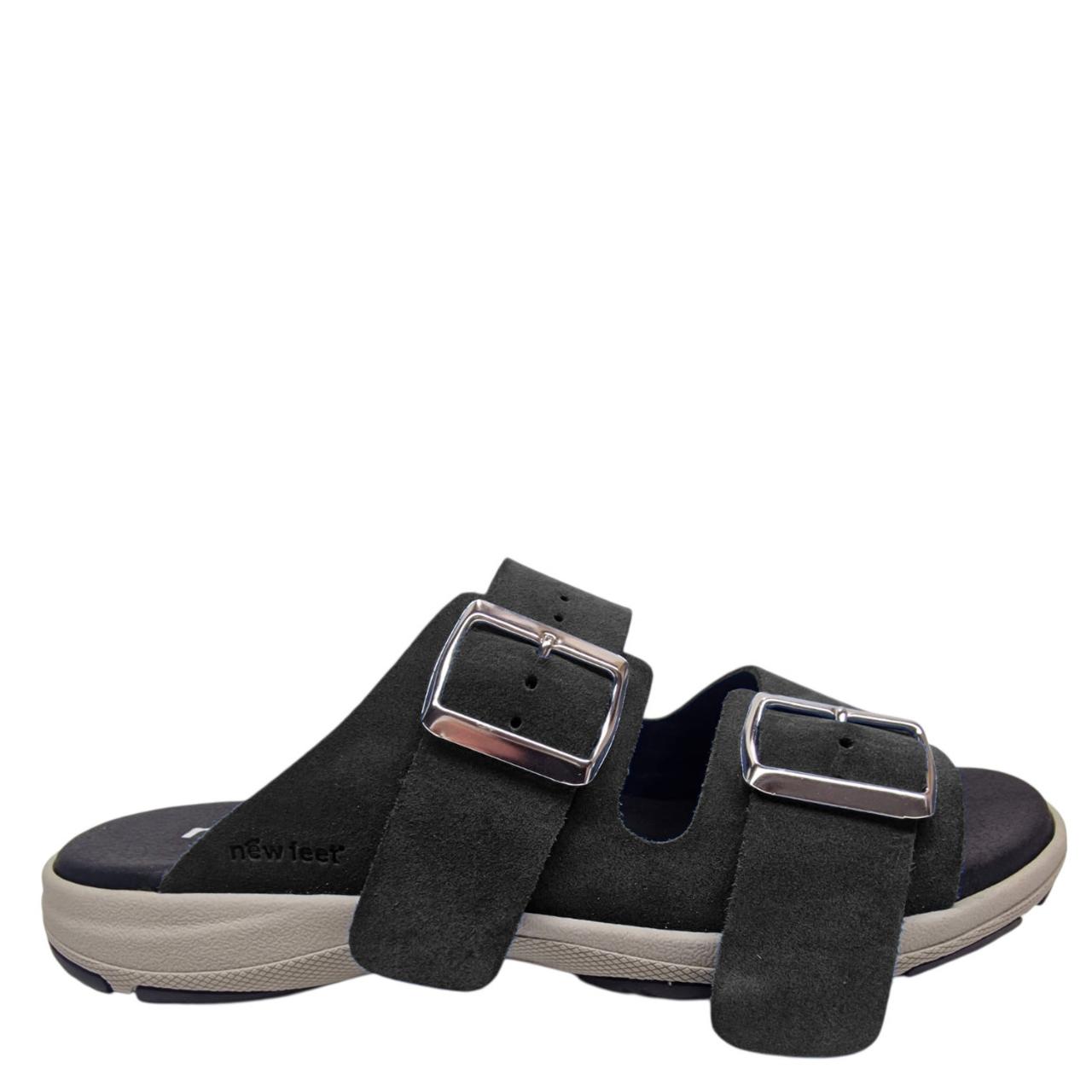 Slipper with sporty outer sole and two adjustable buckles