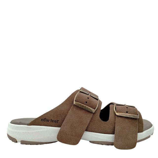 Slipper with sporty outer sole and two adjustable buckles