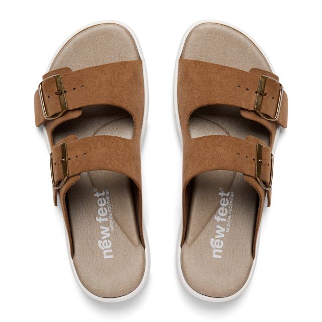 Slipper with sporty outer sole and two adjustable buckles