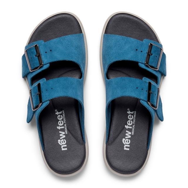 Slipper with sporty outer sole and two adjustable buckles