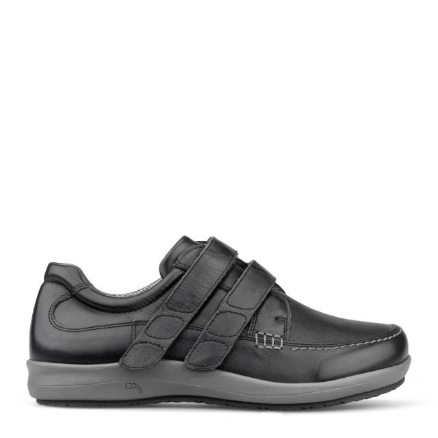 Classic shoes with two adjustable velcro straps for women