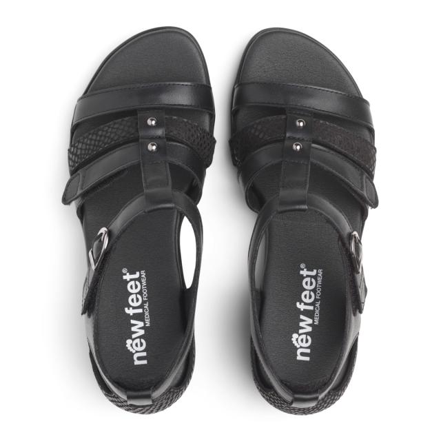Sandal with heel counter