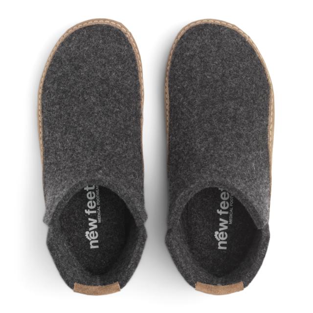Women's indoor slippers with high shaft and leather sole