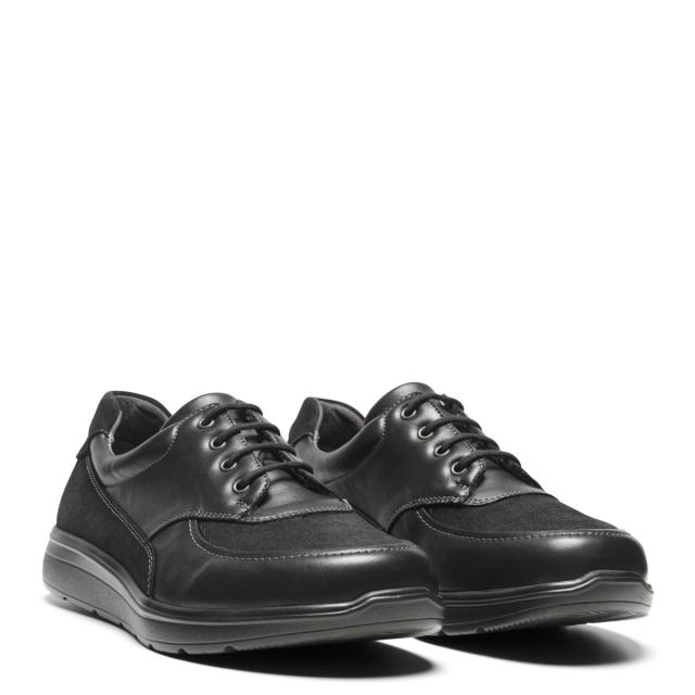 Classic lace-up shoe for men