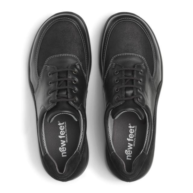 Classic lace-up shoe for men