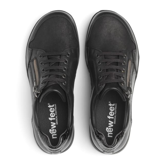 Womens laced shoe with zipper
