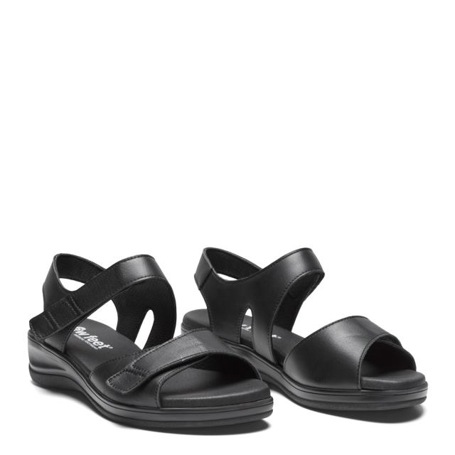 Women's sandal with heel strap and two straps with velcro