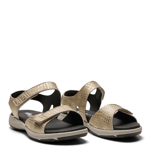Women´s sandal with  heel strap and velcro fastening
