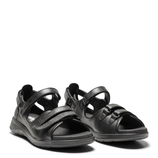 Women´s sandal with half-open heel cap and three adjustable straps