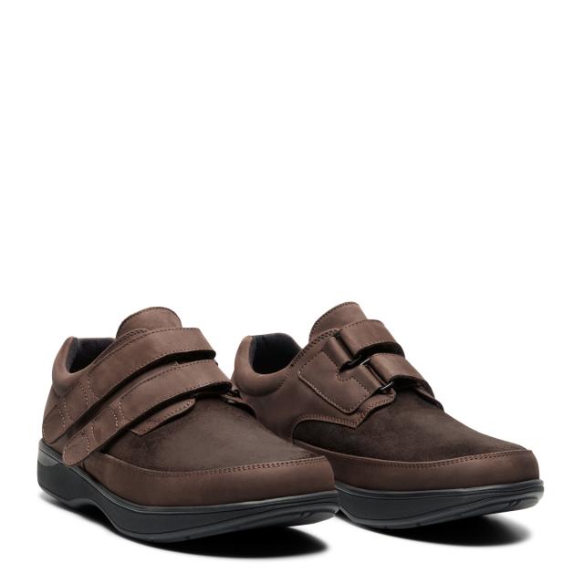 Mens shoe with double velcro