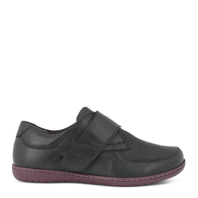 Classic shoes with adjustable velcro strap for women