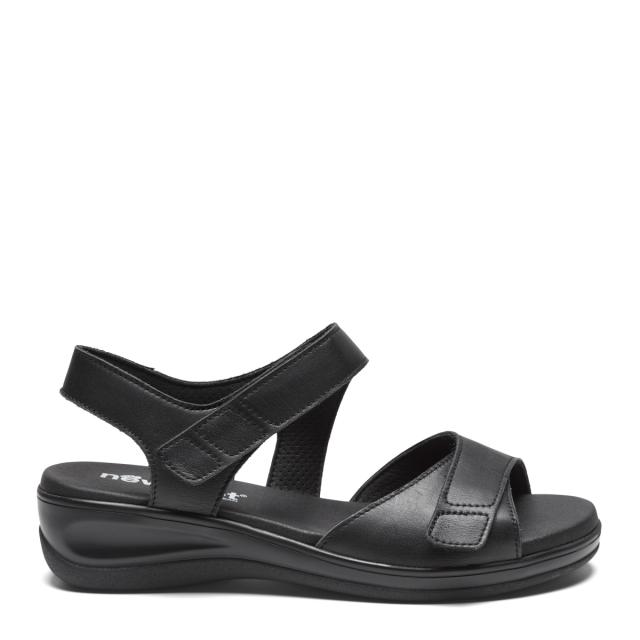 Women's sandal with heel strap and two straps with velcro